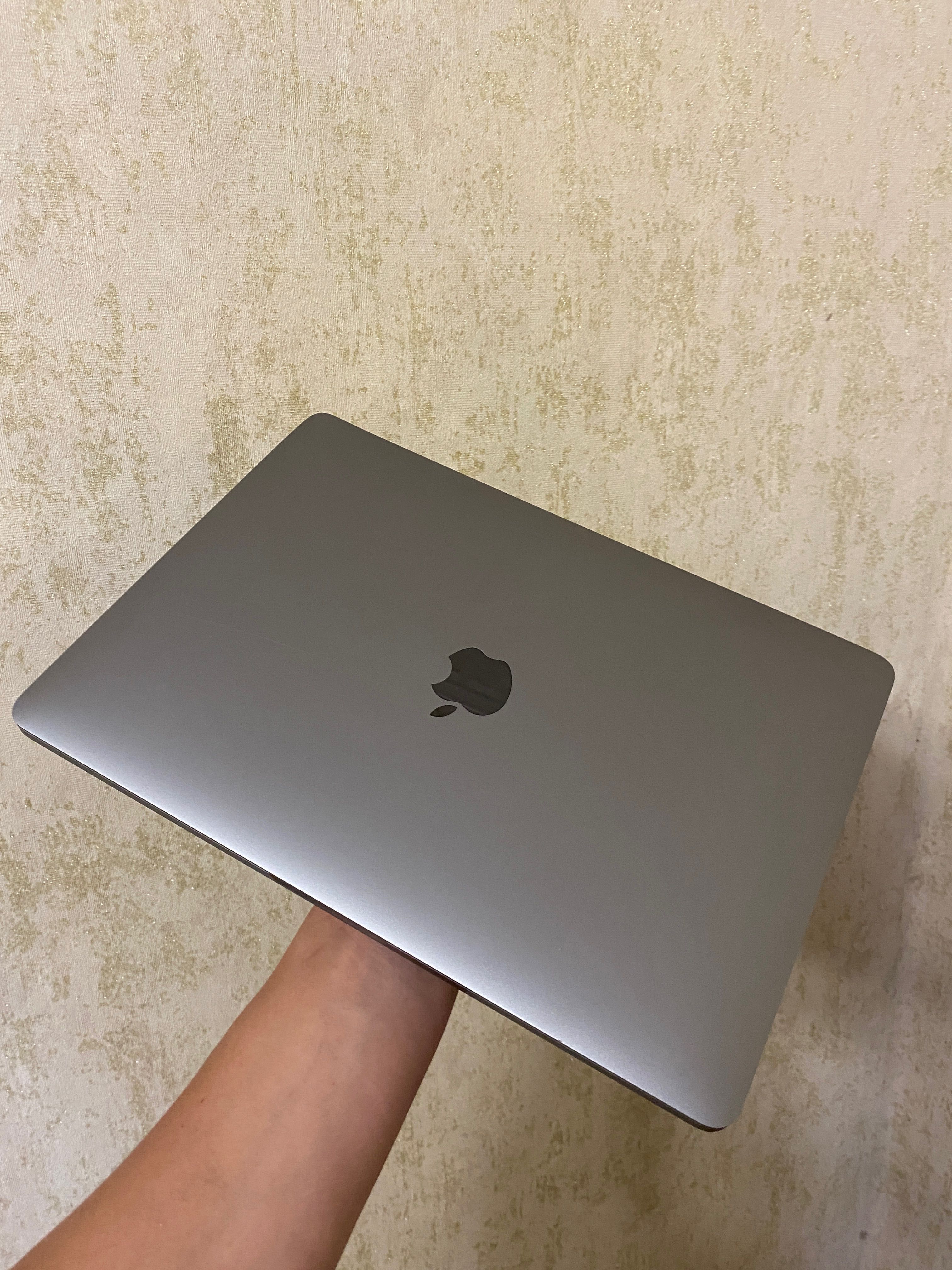 MacBook Pro 13 2016 i5 8/256GB Touch Bar
