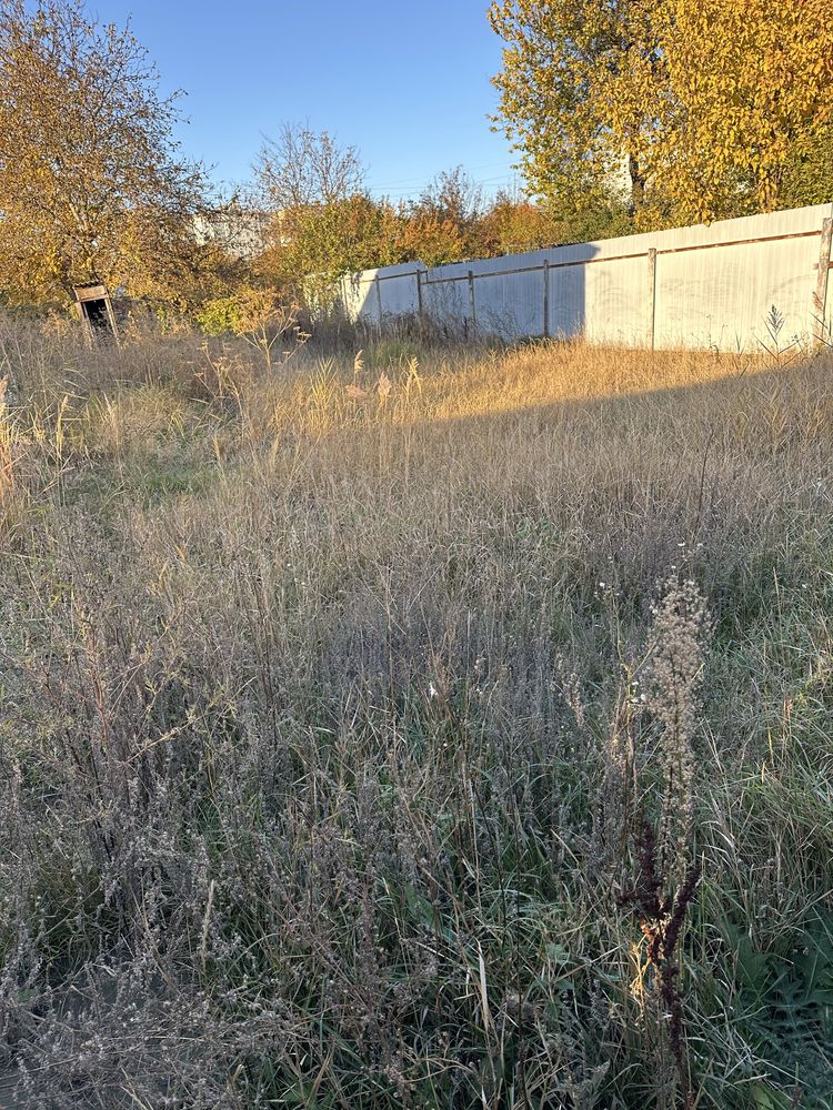 Ділянка в центрі міста, старий дім