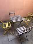 Mesa de jardim com 4 cadeiras