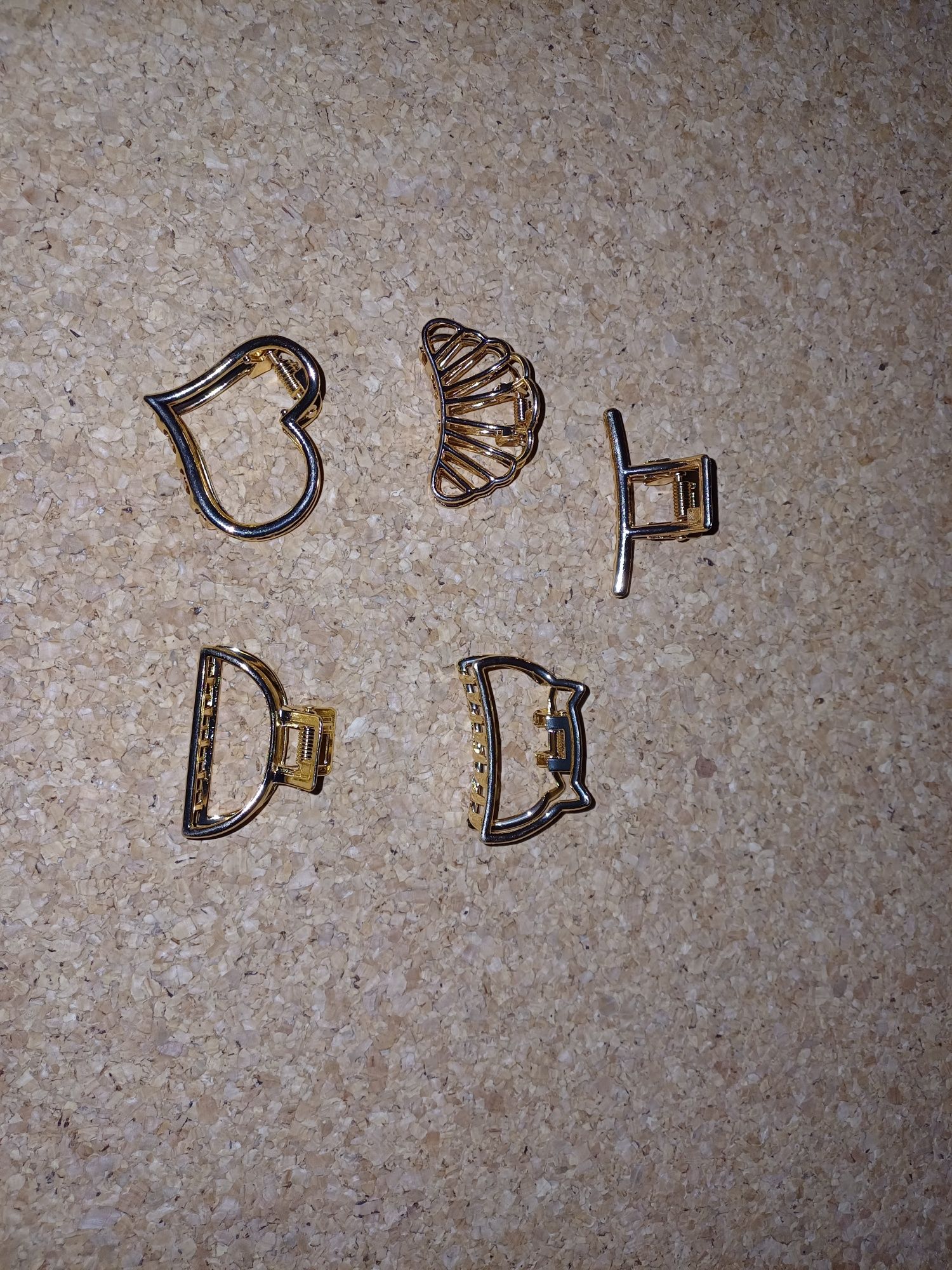 Molas para cabelo em metal douradas. Novas. Cada 1,50