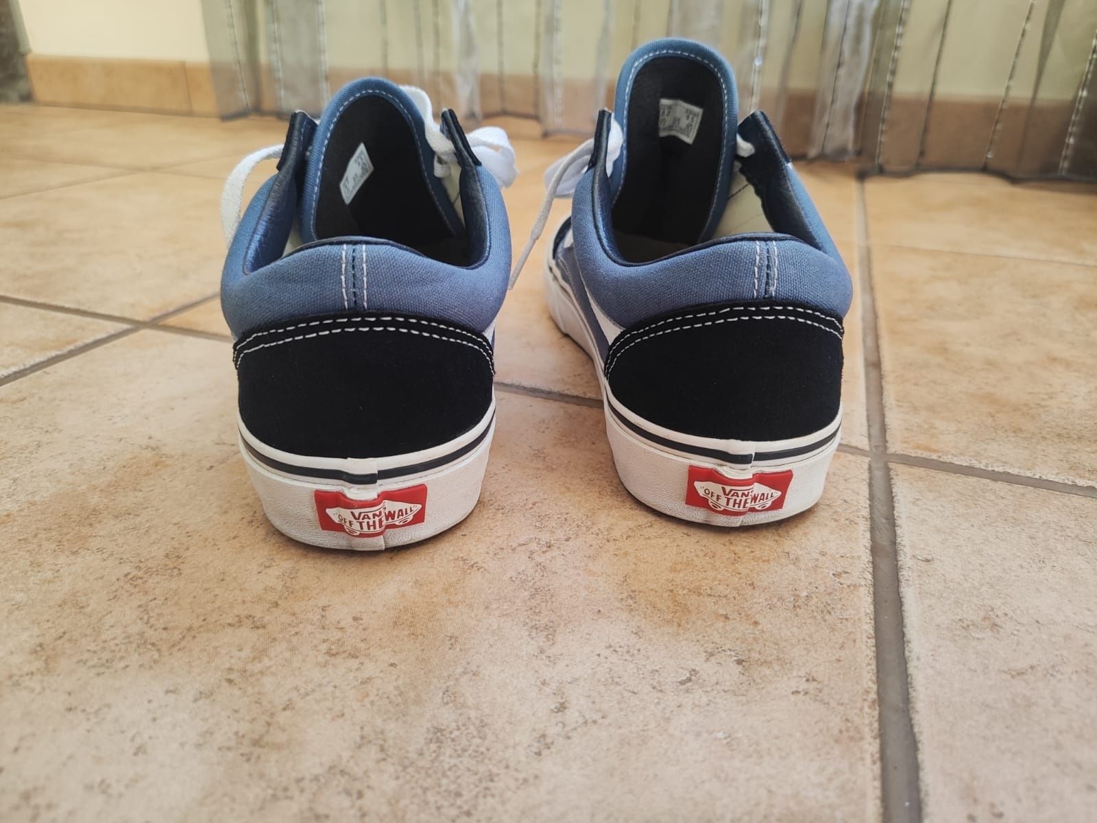 Ténis Vans, azul navy, comprados em Fevereiro e em muito bom estado.