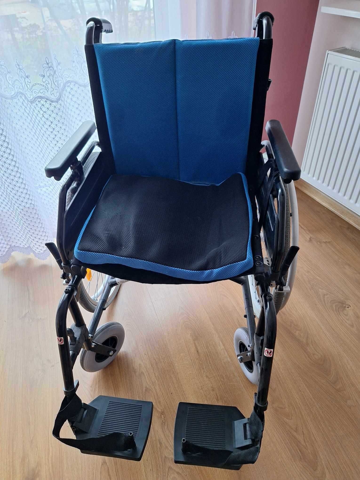 Wózek inwalidzki wykonany ze stopów lekkich – firmy Vitea Care.