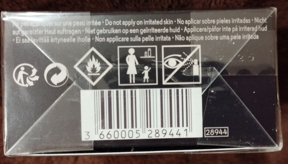 Парфюмированная вода от Ив-Роше.