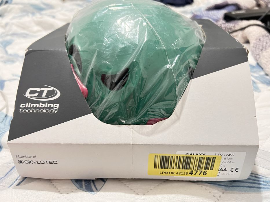Capacete climbing technology