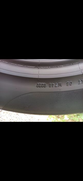 235/55/19 Sprzedam parę opon letnich Pirelli P Zero