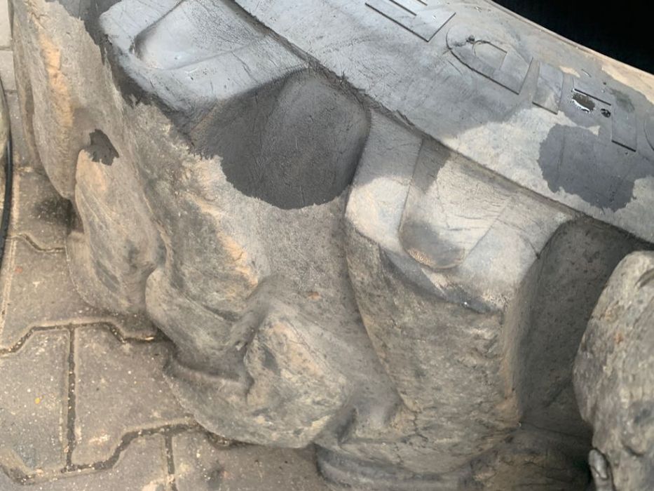 16,9-28 Opony budowlane do koparkoładowarek CASE, CAT