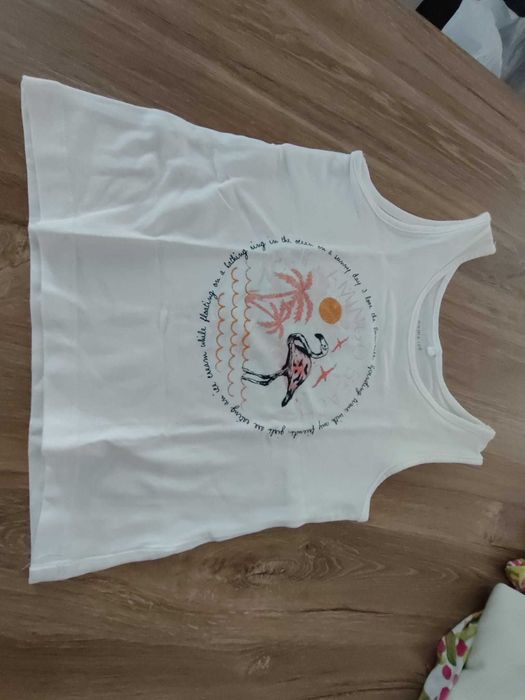 T-shirt menina, para os dias frescos de verão.