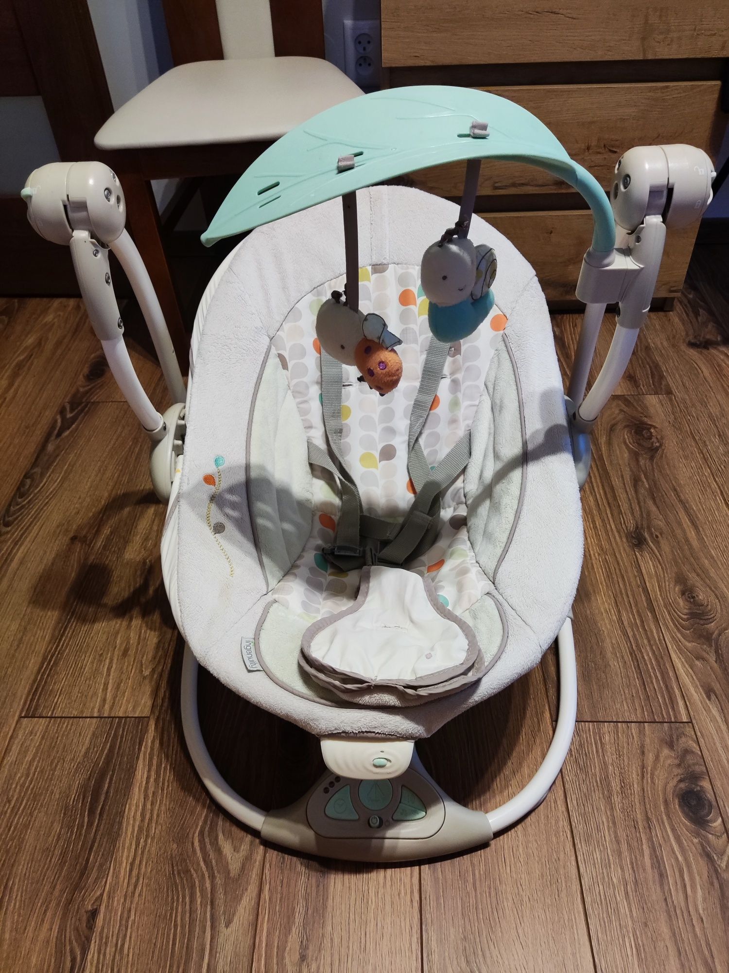 Leżaczek Bujaczek INGENUITY 0-9 kg z melodiami i wibracjami