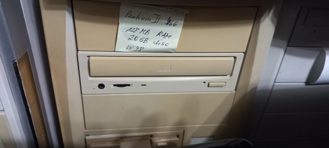 Computadores completos a funcionar