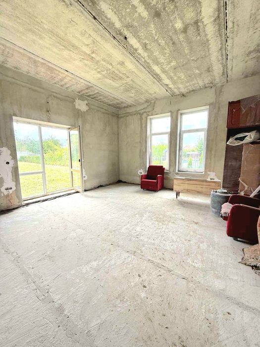 Продається 5-ти кімнатний будинок у місті Городок 30км від Львова