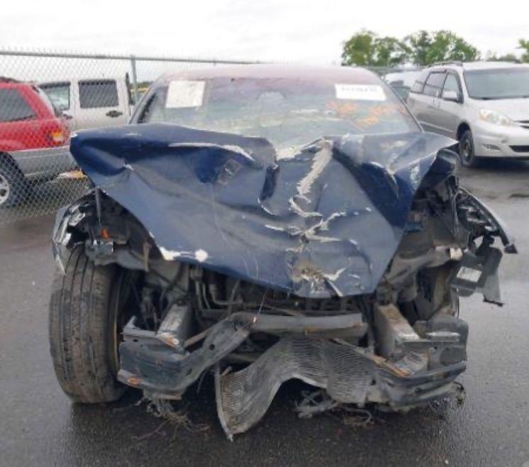 Тесла X продаж в дорозі