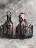 Biustonosz hunkemoller 75D, bez usztywnien, odpowiedni na 80C
