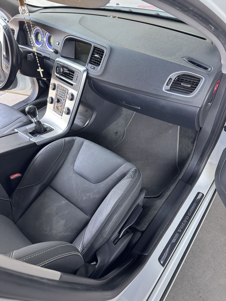 Volvo V60 R design D3
