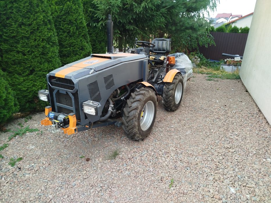 Traktorek ogrodniczy 4x4