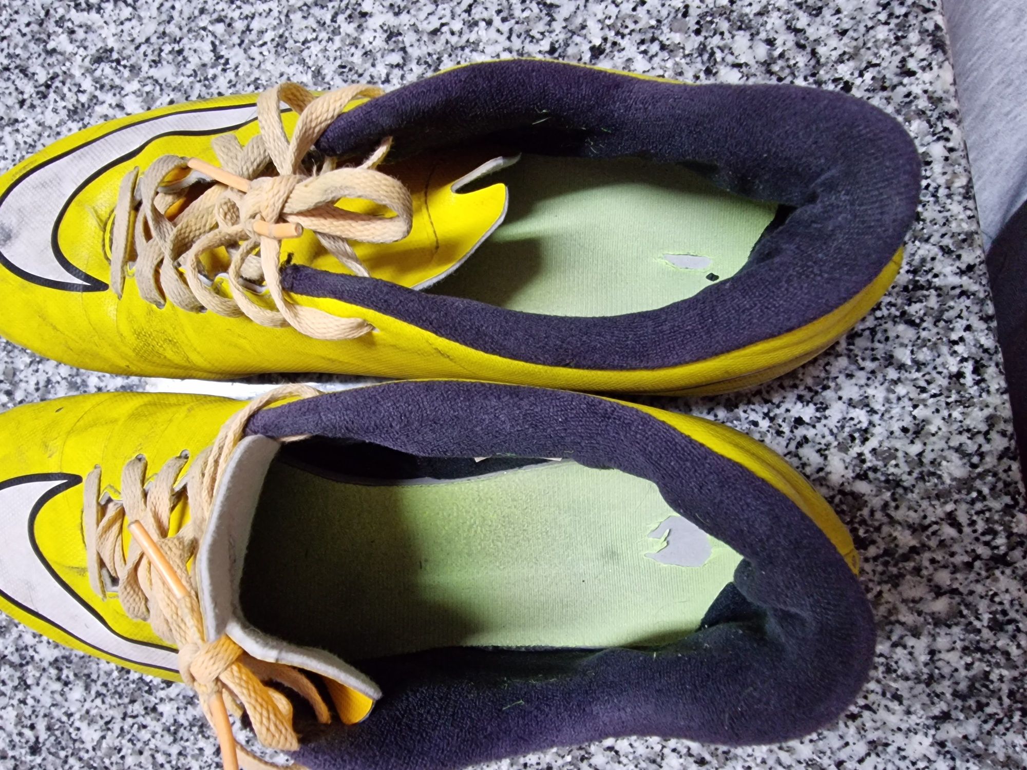 Nike mercurial tamanho 43