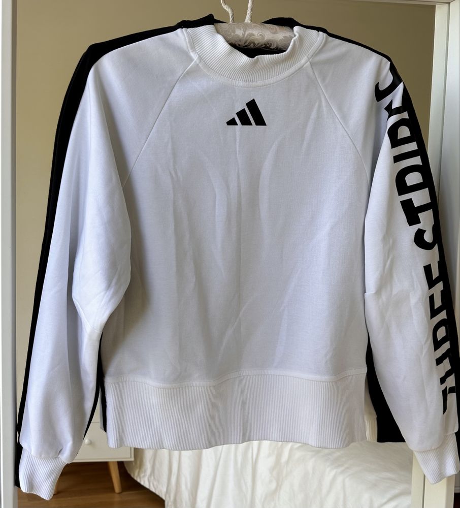 Sweatshirt Adidas athletics pack crew design moderno branca e preta