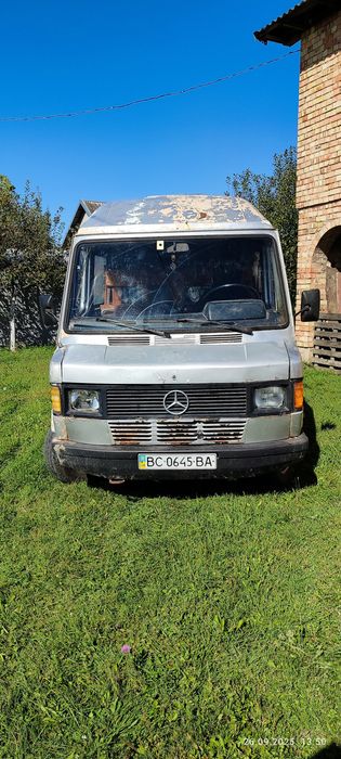 Mercedes -Benz 207 D вантажопасажир
