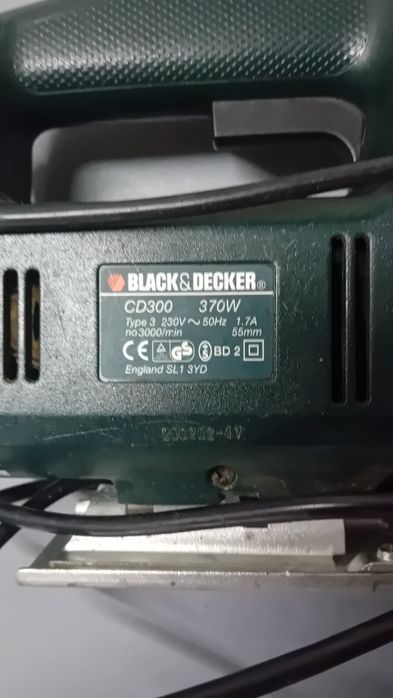 Serra  de corte vertical . Black e Decker .