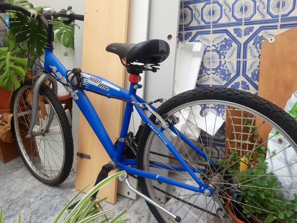 Bicicleta em estado novo