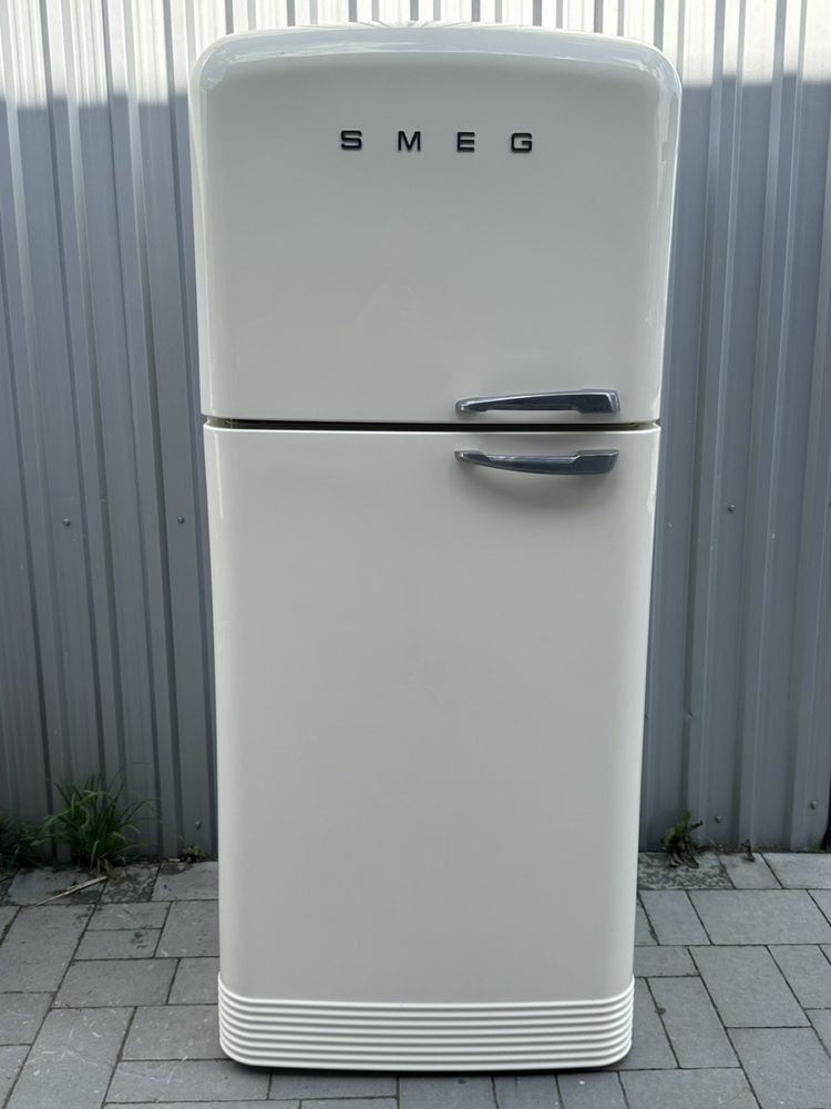 Широкий ретро холодильник Smeg FAB50PS
