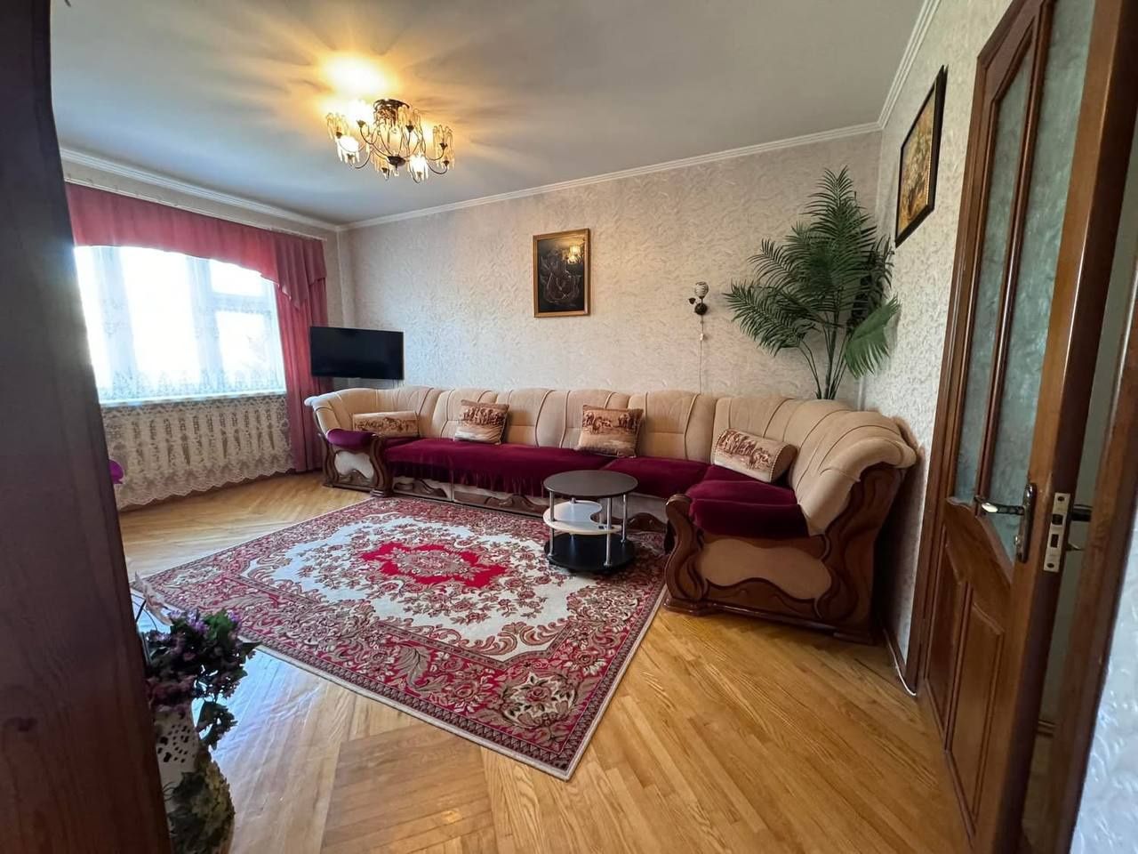 Продам хозяйський будинок в Царському селі