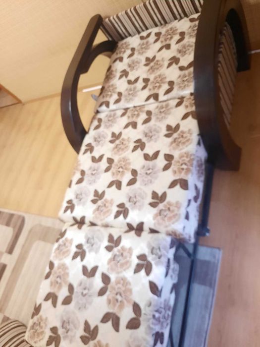 продаєтся зручний і стильний диван і розкладне крісло.