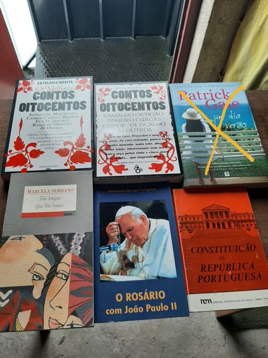 25  livros novos conforme fotos.4€.Cada.