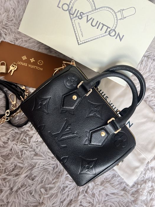 Na prezent Czarna torebka LV