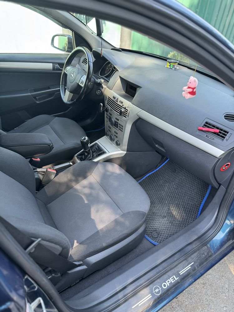 Opel Astra 1.9 SDTI в рідні фарбі