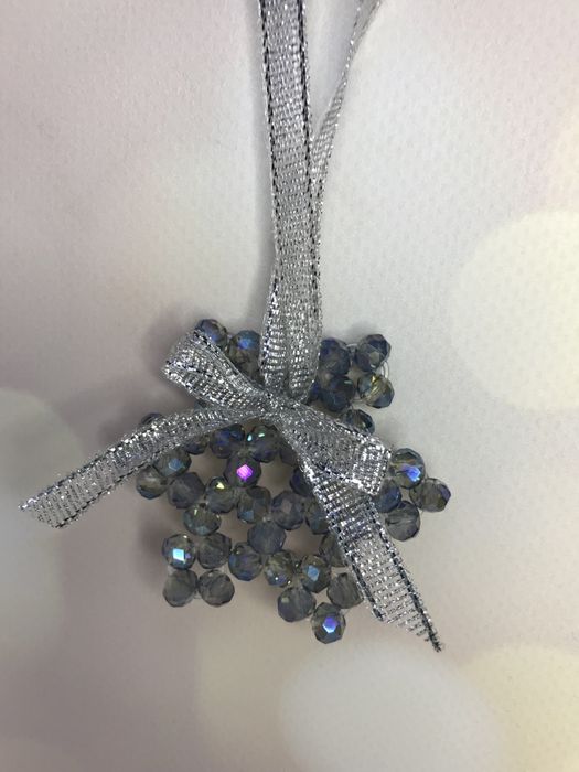 Новогодние игрушки на елку ручной работы из бусин