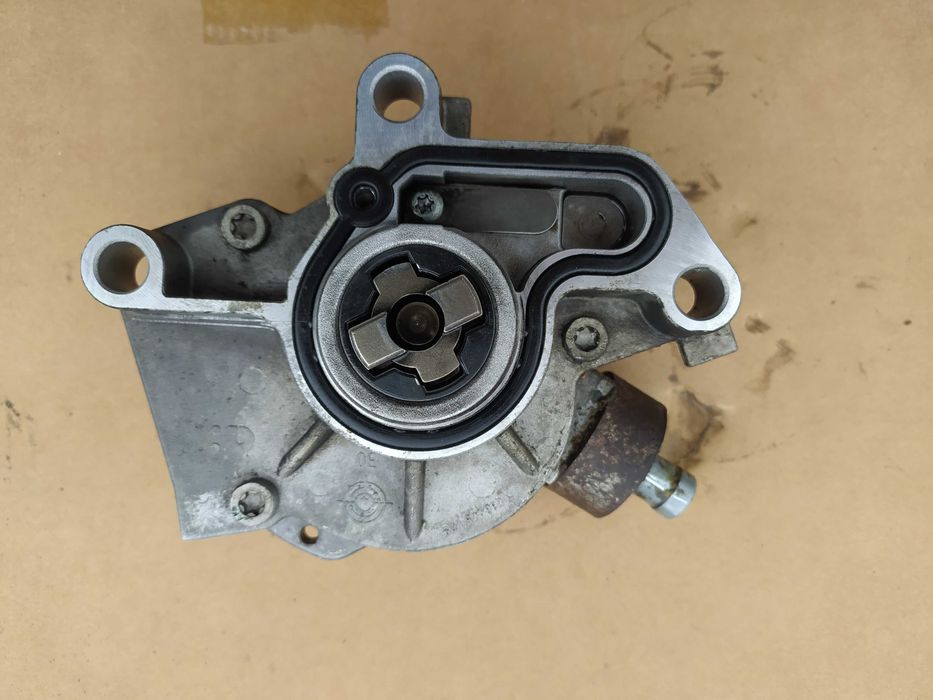 продам вакуумний насос на 1.9тді (шкода, WV)