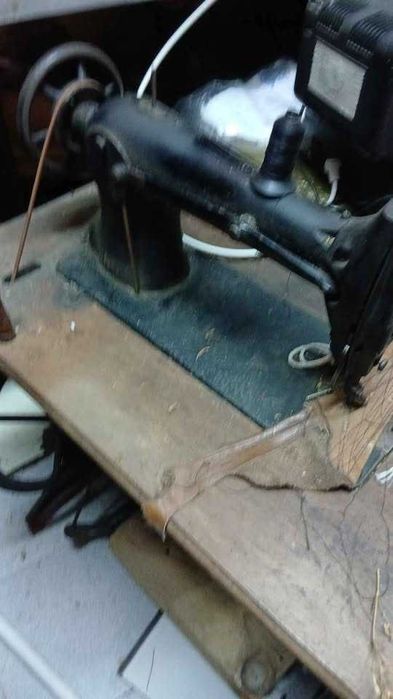 Vende-se ferramentas  e formas de sapateiro e maquinas de costura