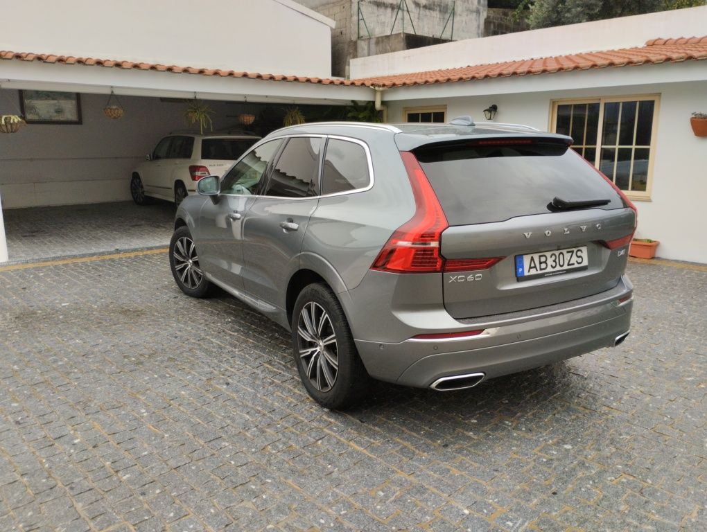 Vendo Volvo XC 60 inscription D4 diesel de julho de 2020 com 42.000km.