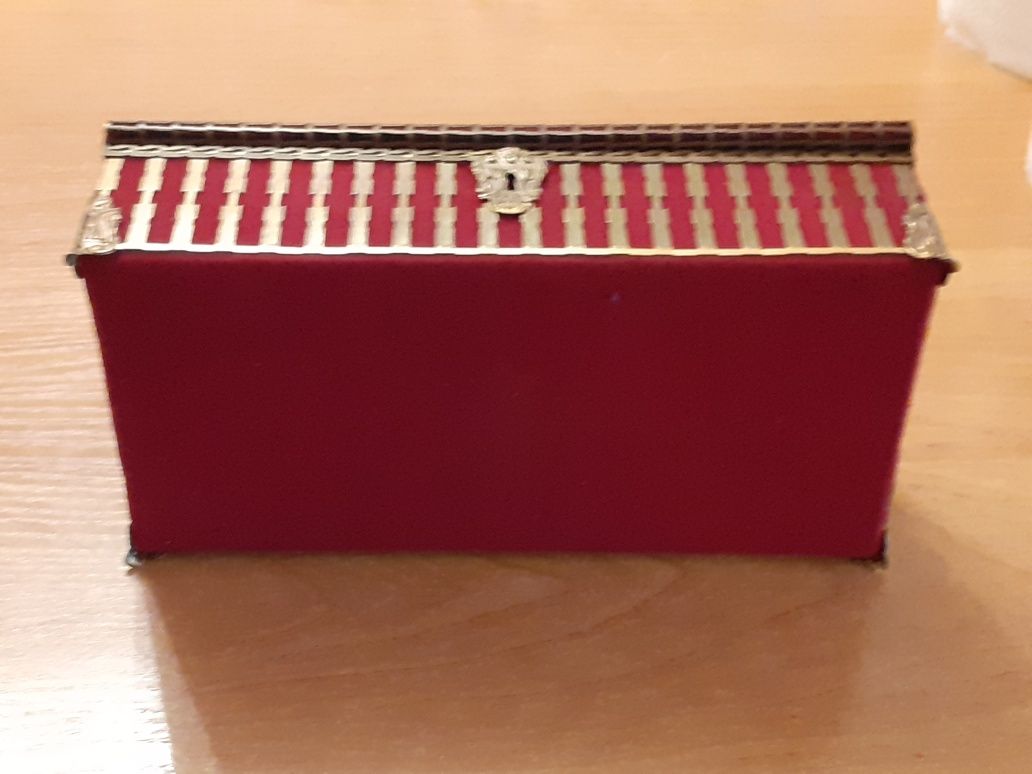 Mała szkatułka na biżuterię 22×12×6 cm