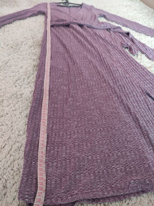 Пляття з розрізом до талії