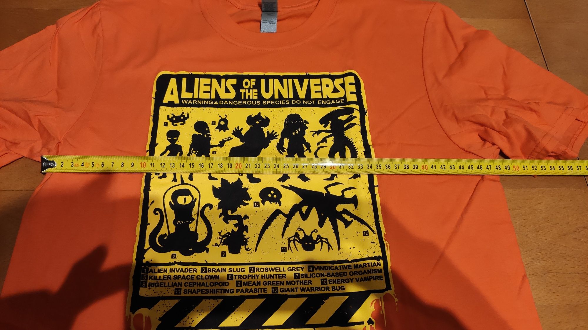 Nowa Koszulka "Aliens Of The Universe" ze sklepu Qwertee, rozmiar M