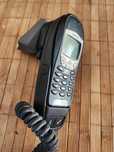 Telefon Nokia 6210 z uchwytem do zestawu głośnomówiącego