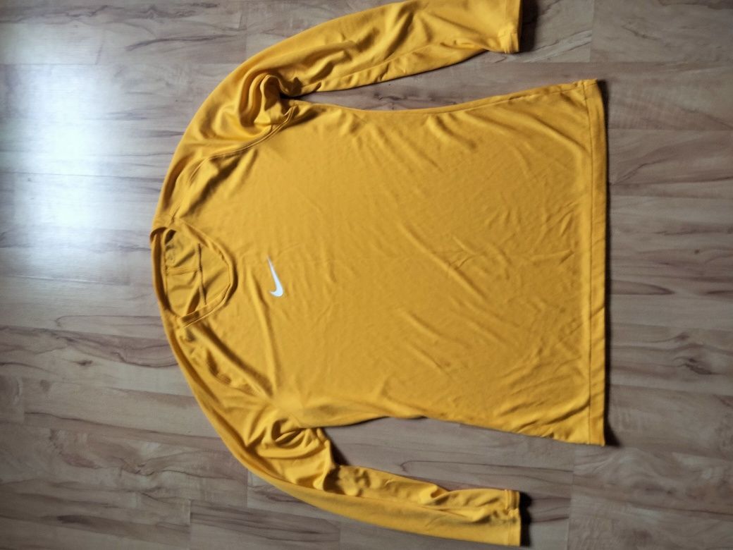 Sprzedam koszulkę sportową firmy Nike