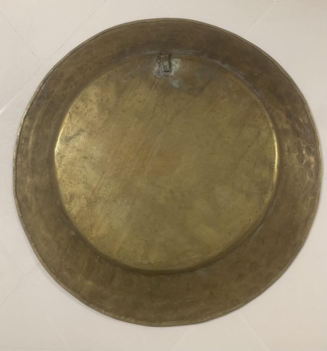 Prato dourado decorativo em latão