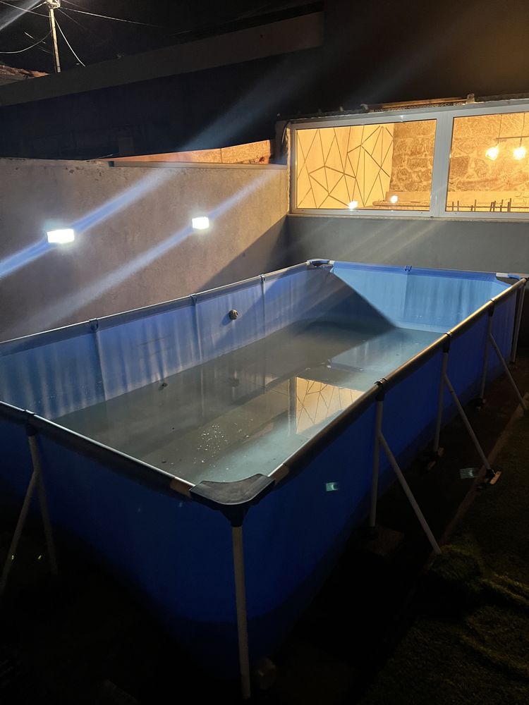 Piscina Estrutural Retangular Grande – Excelente Estado