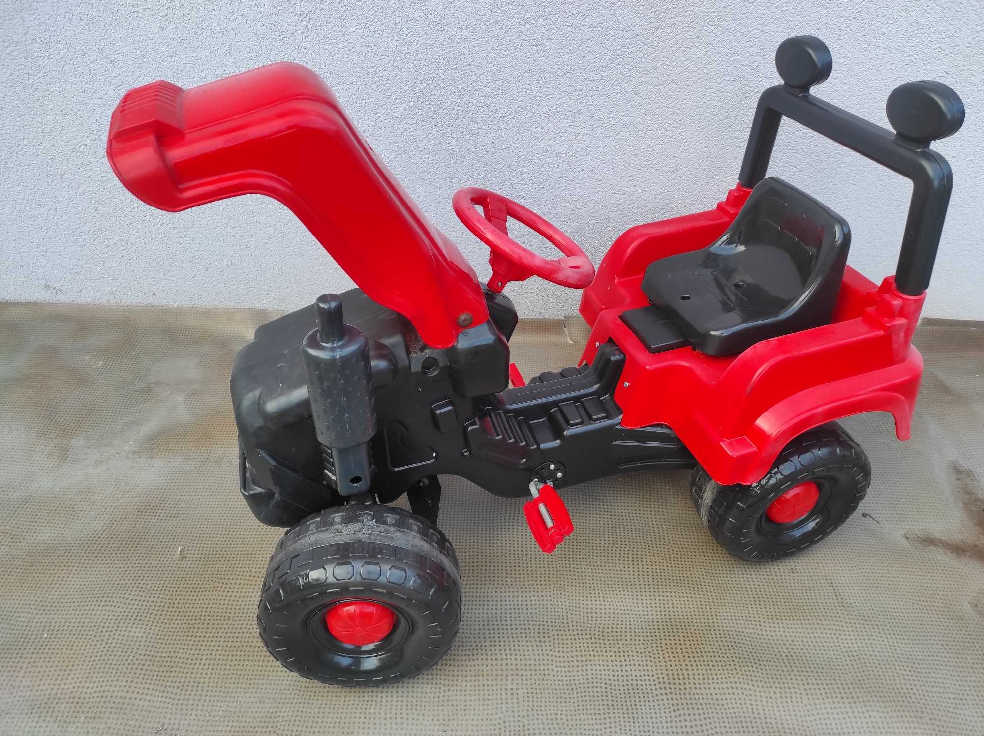 Traktor na pedały . Jeździk ciągnik rowerek