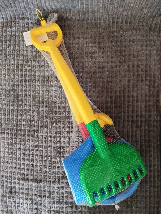 Zabawa zestaw łopatka grabie z konewką słoneczko 1+