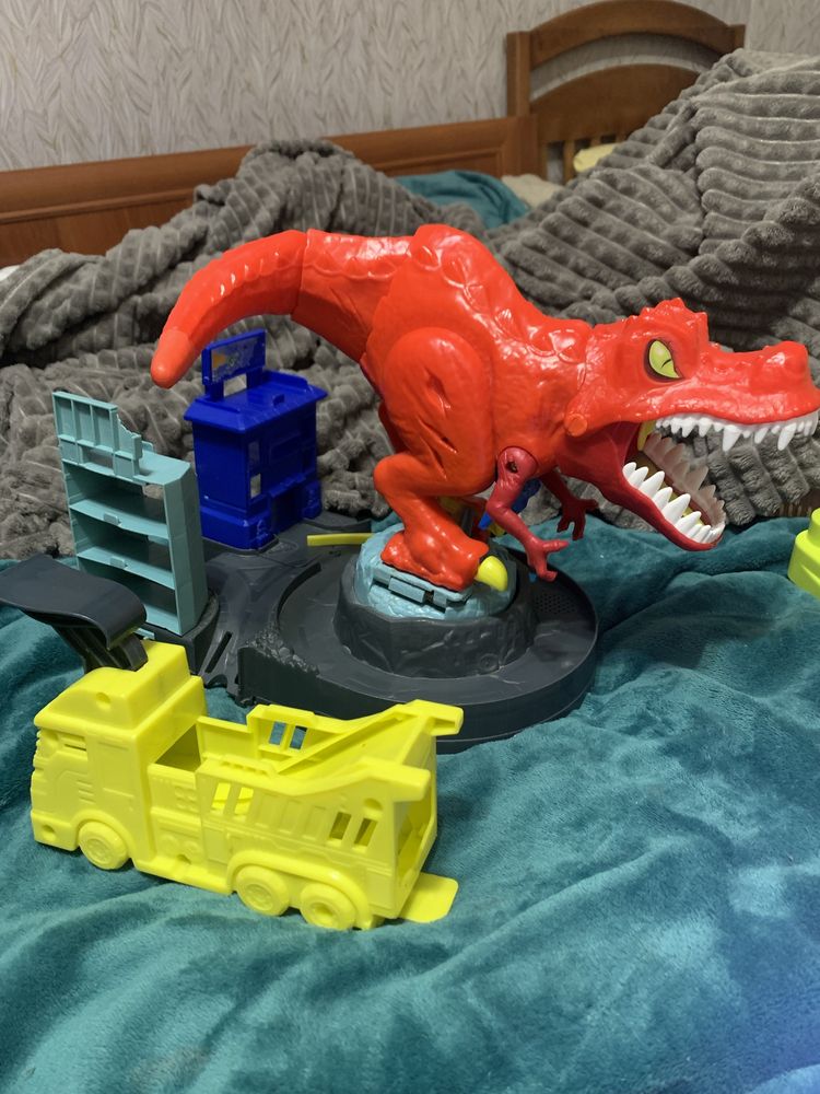 Hot Wheels T-Rex злий динозавр