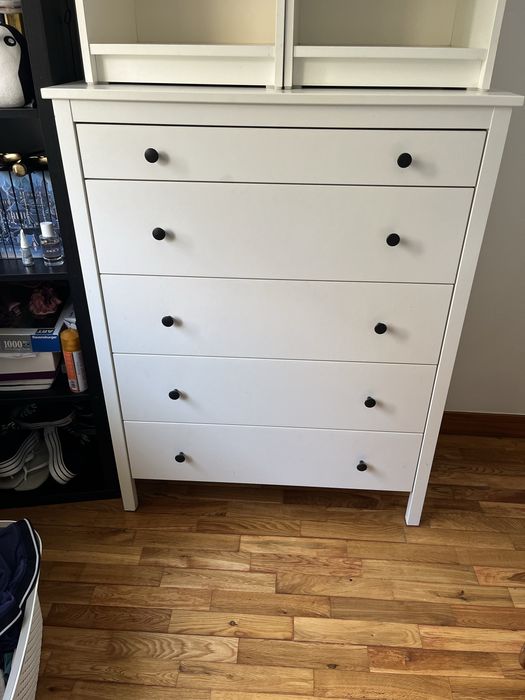 Vendo um gaveteiro e 2 mesa de cabeceira