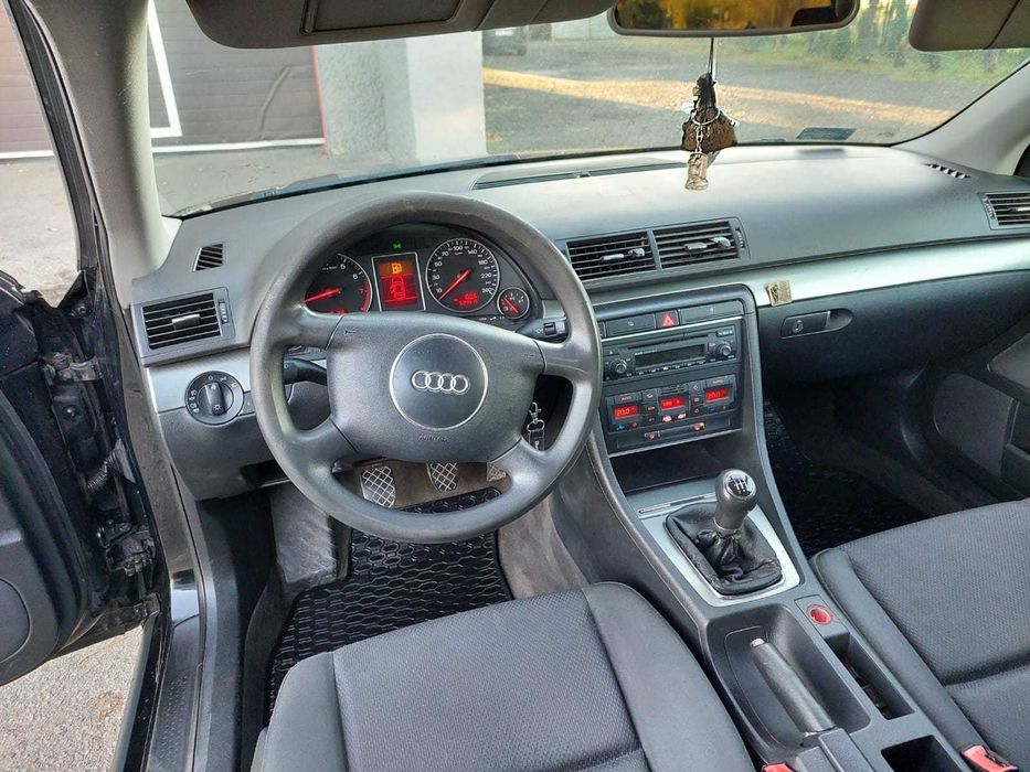 Audi A4  1,8  163 kM