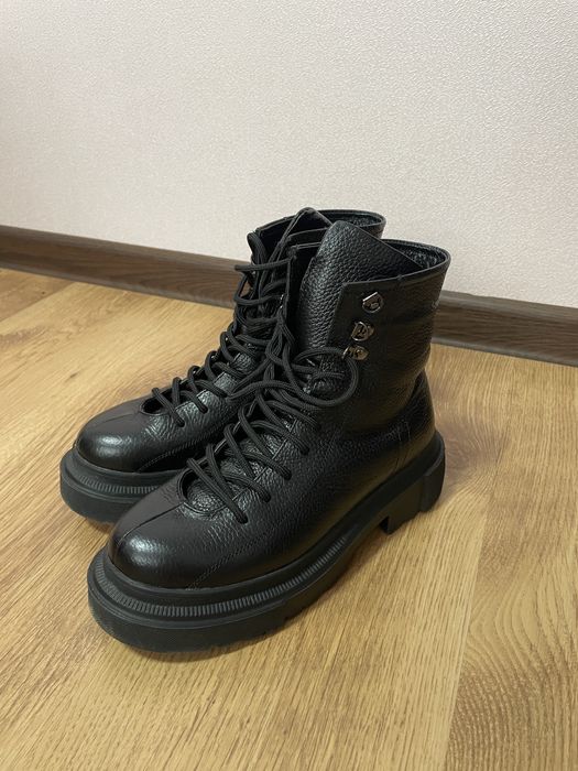 Зимні черевики на шнурівці 37р