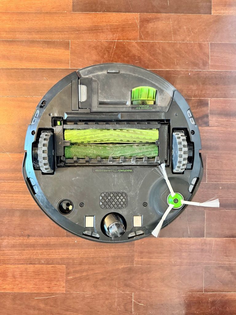 Roomba j7+ com base autolimpante + peças extra | iRobot robô aspirador