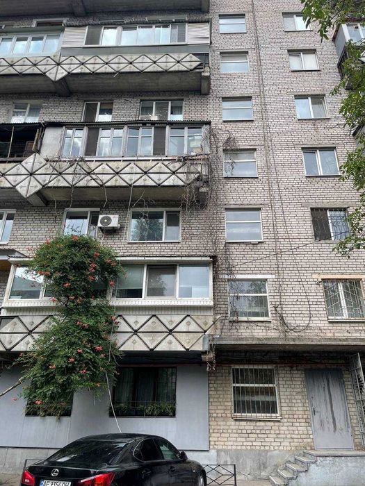 Продам  велику 3к квартиру  пр О.Поля 1/9 низ Кірова