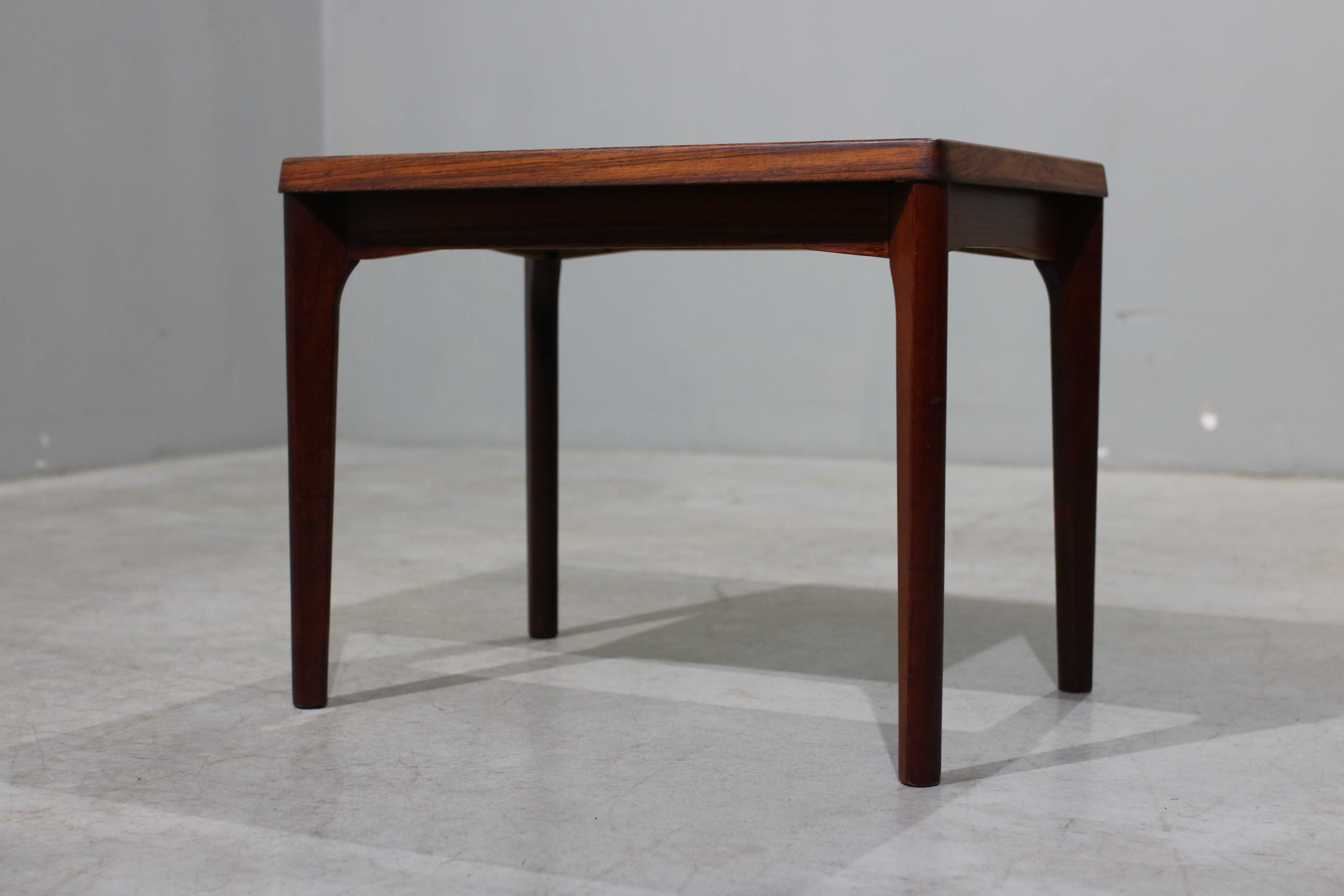 Mesa de apoio Henning Kjaernulf em pau santo | Danish Design