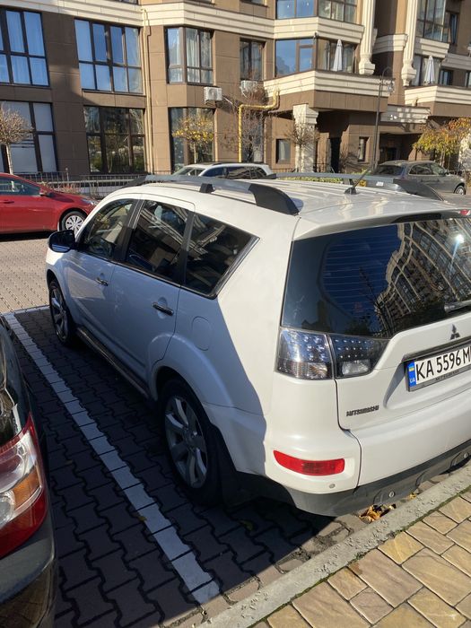 Mitsubishi Outlander XL 2011 2.4 Бензин 4WD